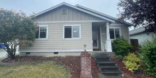 Cozy and Comfortable 3 Bedroom Home, Close to Everything! Gallery 1