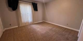 2 Bedroom / 1 Full and 2 Half Bath - Gallery 3
