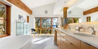 Architectural Seattle Masterpiece with Panoramic Water Views Gallery 18
