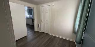 2 Bedroom House with Large Yard Gallery 12