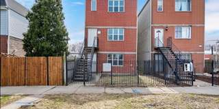 Spacious 3BR Duplex in Chicago Spacious 3BR Duplex in Chicago Gallery 1
