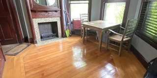 Nicely updated 3 bed unit with in unit laundry! Gallery 25
