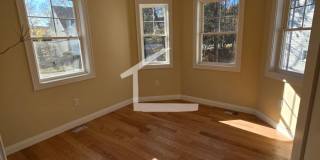 Charming 3 Bedroom-No Broker Fee Gallery 4