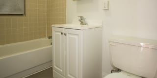 5335-5345 S. Kimbark Ave. Gallery 37