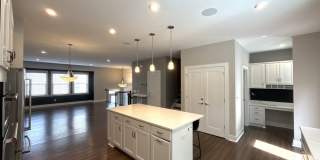 Incredible Townhome in Near Uptown with Move-In Special! Gallery 13