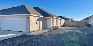 3 Bed 2 Bath, 2 Car Attached Garage Gallery 1