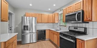 5-Bedroom Rental Near TCNJ | Spacious Layout, Parking, Yard & Deck Gallery 3