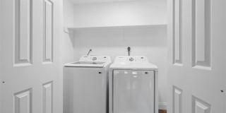 1720 Bagby Avenue Gallery 17