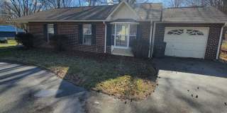 3/2-Brick Ranch- Cookeville- 1 Car Garage Gallery 1