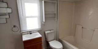 Charming Two Bedroom Home in Historic Morehead City Walking District with Dining Area and Living Room Gallery 13
