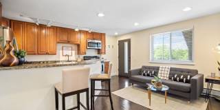 Incredible 2 bedroom 1 bath Condo in West Washington Park Neighborhood Gallery 7