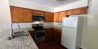 Rustic 2 Bedroom Condo in Convenient Location Gallery 8