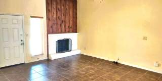 Great Two Story Eastside Townhome With Refrigerated Air Located In Quiet Well Established Neighborhood Gallery 4