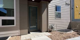Modern 3B/4B Condo- Available June 10th Modern 3B/4B Condo- Available June 10th Gallery 5