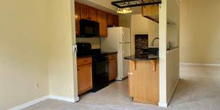 Charming 2 Bedroom/2 Bathroom Apartment Unit in Pond Condos! Gallery 12