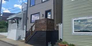 Charming 2-Bedroom Pittsburgh Home with Hardwood Floors, Central Air & Private Deck Gallery 1