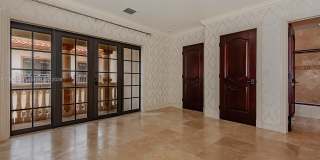 674 Ocean Blvd Gallery 35