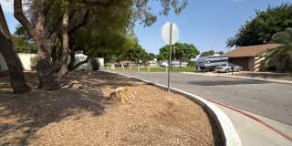 4 beds, 2 baths, 2 car garage . Boulder City RV parking Gallery 37