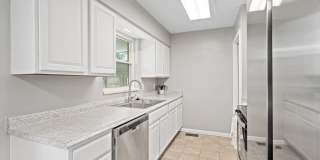 Quaint 4 Bed Cap Cod in Kettering Gallery 10