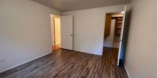 2 Bedroom Condo in Lake Oswego Gallery 18