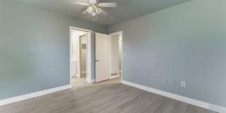 Great Location near Walmart Campus Gallery 11