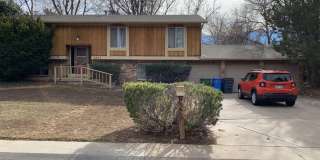 STUDENTS WELCOME! Sprawling 6 Bed / 3 Bath Home Near College and Drake Gallery 1