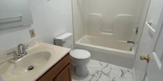 Beautiful 2BR Townhome Near Indian Park – Garage + Storage Gallery 9