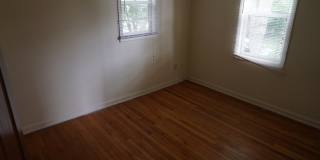 4 bedroom 1 1/2 bath single family house with yard. Gallery 18