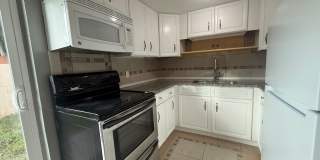 Beautiful 2 Bed 1.5 Bath Townhome AVAILABLE IMMEDIATELY! Gallery 18