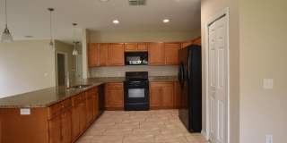 Single Family Home 4 Bedroom 2.5 Bath, 2 car garage for rent at 527 Bristol Cir, Kissimmee, FL 34758 Gallery 5
