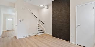 Newly renovated 2 Bed, 1 Bath w/ Bonus Room, Central AC, Laundry - Available September 5th! Gallery 7