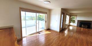 Bayview Condo 2 Bedrooms with Gas Fireplace  - S State St Gallery 32