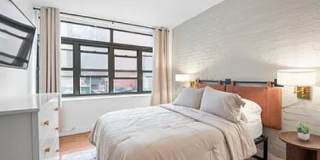 370 8th Ave Gallery 7