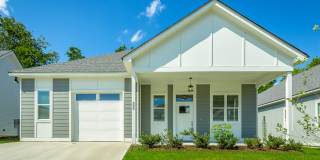 Modern 3 Bedroom Home in Red Bank Gallery 1
