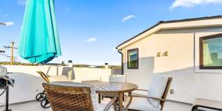 Gorgeous 3 bed 3.5 bathroom home available month to month in the highly desired city of Corona Del Mar. Gallery 28