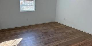1123 W Brooks Street Gallery 5