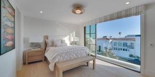 2820 Bayview Gallery 25