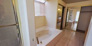 Single Story Home w/Pool in The Lakes! Gallery 33