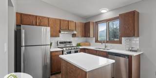 4 Bedroom Home in Eagan Gallery 1