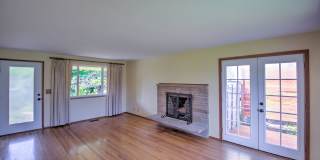 West Olympia 2bd 1 bath Cottage Rambler with Garden Space Gallery 4