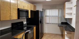 430 Commodore Dr Gallery 1