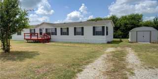 Country Living on half acre Gallery 1