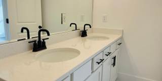 LIKE NEW IN PARK VUE! Townhome located across from Westside Park in Atlanta! MUST SEE! Gallery 31