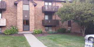 2 bd,1 ba top level Smithton condo, w/d, deck overlooking trees by Broadway and Hwy 63 Gallery 1