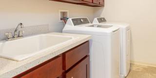 2bd, 2.5 bath, 1car garage w parking in driveway Gallery 21
