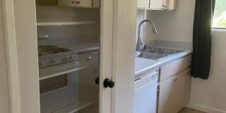2 Bedroom 1.5 bath Townhome! Gallery 7