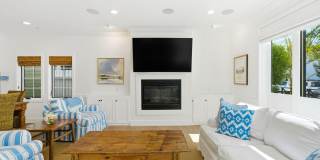 Modern Furnished Balboa Peninsula Beach House with Rooftop Deck Gallery 6