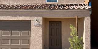 3br 2Ba 2-Story Home with fenced yard and garage Near Golf Course, Rotary Park Gallery 7