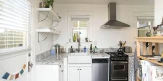 Adorable 1 bed / 1 bath Apartment in the Heart of Echo Park with In-Unit Laundry, Parking & Private Yard Gallery 14