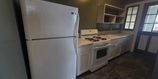 2 Bedroom, 1 Bathroom in Historical Woodland Avenue building! Gallery 22